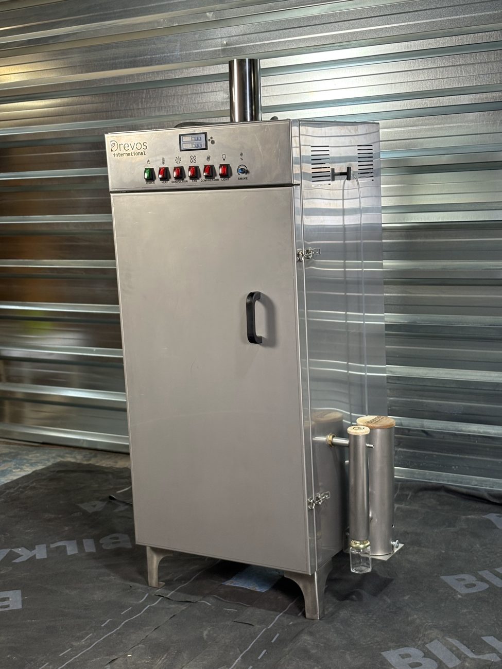 Profit 40 mit angebautem externem Rauchgenerator