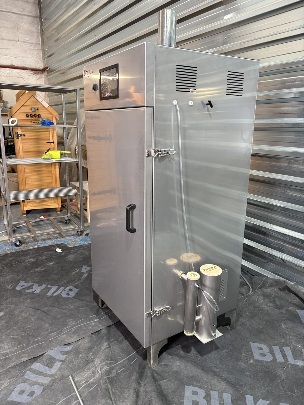 Profit 60 mit seitlich montiertem Rauchgenerator