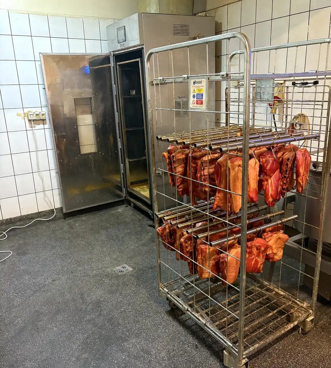 Wagen mit Ware beschicken