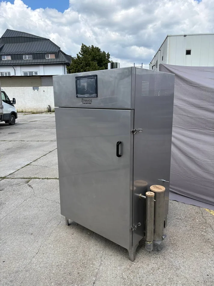 Profit 90 von der rechten Seite mit angebautem Rauchgenerator